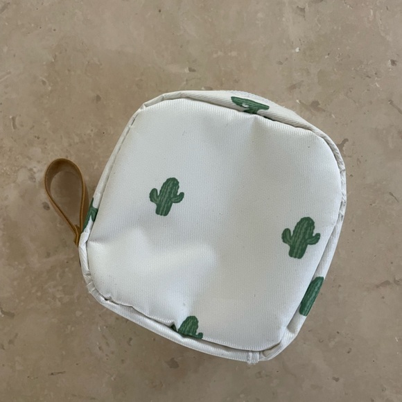 Small travel jewelry case / makeup bag with cactus print - Picture 2 of 6